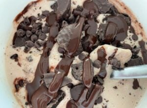 High-Protein Chocolate Mint Protein Shake (Bowl)