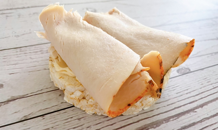 turkey and cheese on a rice cake