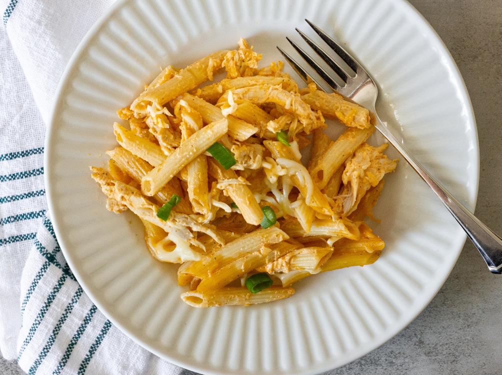 healthy buffalo chicken pasta with cottage cheese