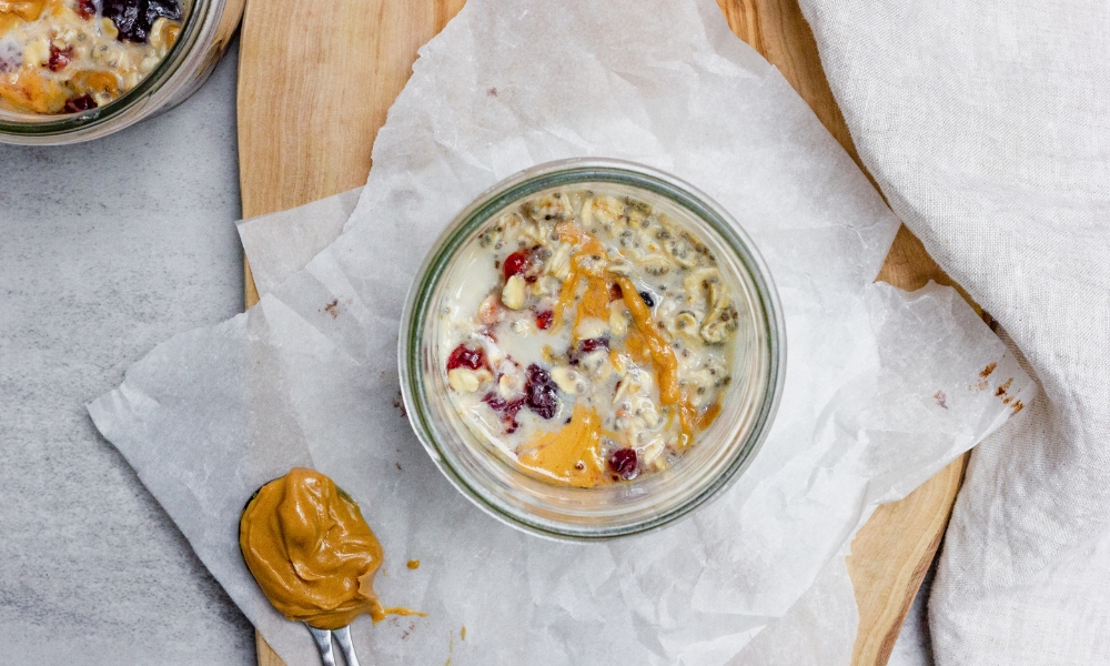 peanut butter and jelly overnight oats recipe