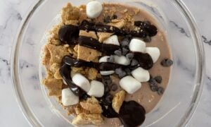 Hot Cocoa Greek Yogurt Bowl