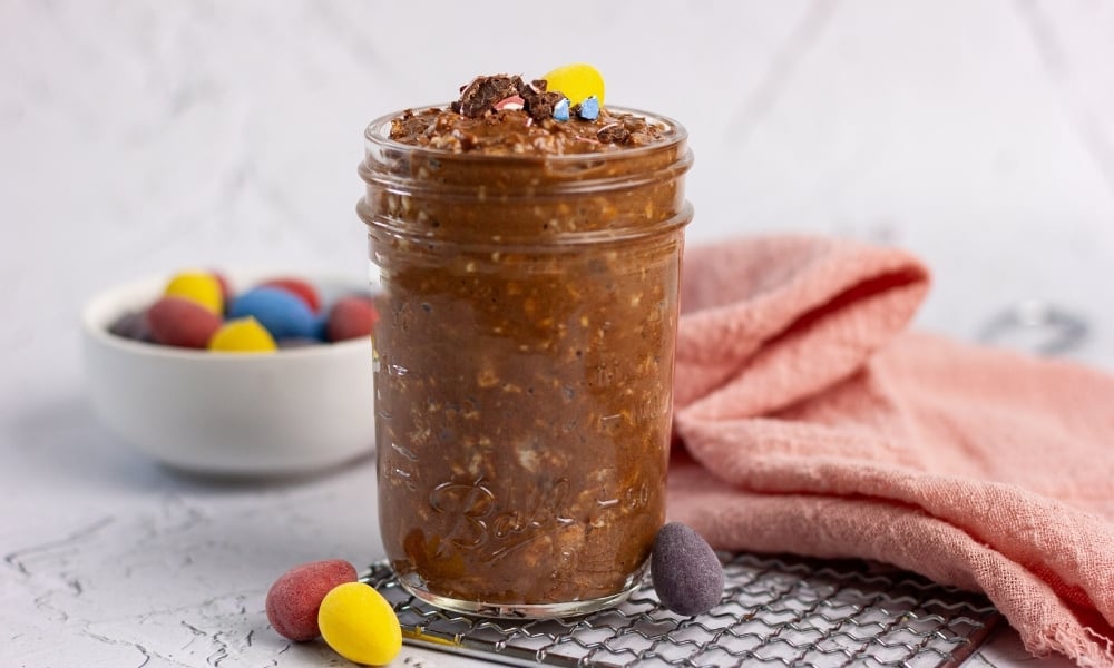 macro friendly chocolate overnight oats recipe - featured image