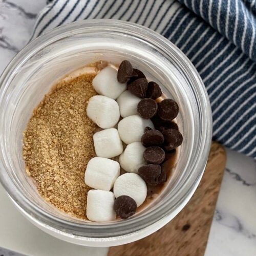 macro friendly S'mores overnight oats featured image
