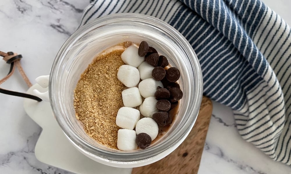 macro friendly S'mores overnight oats featured image